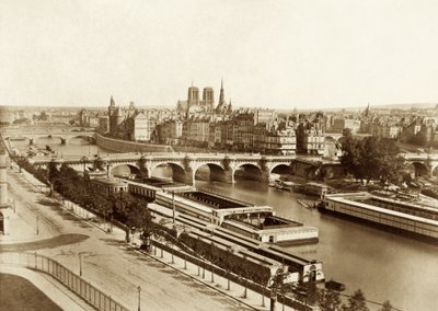 Seine mit Brücken, im Hintergrund Notre-Dame de Paris von Édouard Baldus