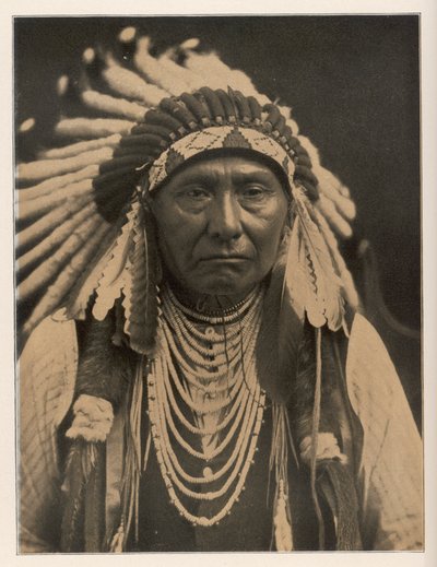 Indianerhäuptling der Nez Perces (Fotografie von E. S. Curtis in Scribner