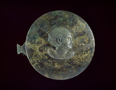Gegossene Bronzespiegelabdeckung mit hellenistischem Frauenbüste im Relief, 100 v. Chr. - 100 n. Chr. von Egyptian