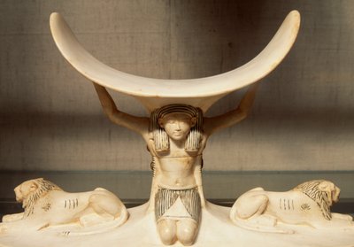 Geschnitzte Elfenbein-Kopfstütze, gestützt von Shu, Personifikation der Luft, aus dem Grab von Tutanchamun, ägyptische Zivilisation, XVIII. Dynastie von Egyptian 18th Dynasty