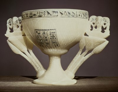 Trinkbecher in Form einer halbgeöffneten Lotusblume, gefunden am Eingang des Grabes von Tutanchamun (ca. 1370-52 v. Chr.) Neues Reich von Egyptian 18th Dynasty