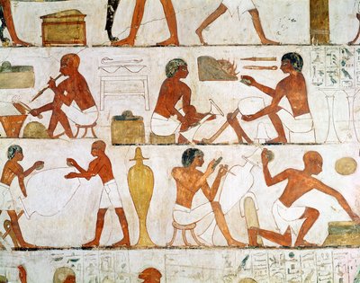 Gravieren und Polieren von Vasen in Gold und Silber, aus dem Grab von Rekhmire von Egyptian 18th Dynasty
