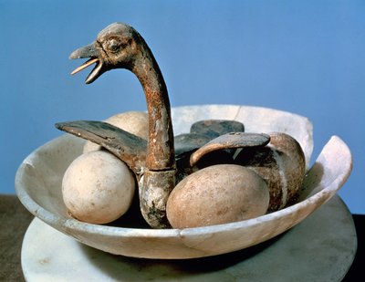 Deckel eines Alabastergefäßes, dekoriert mit einem Vogel in einem Nest mit Eiern, aus dem Grab von Tutanchamun (ca. 1370-52 v. Chr.) Neues Reich (bemaltes und verputztes Holz) von Egyptian 18th Dynasty