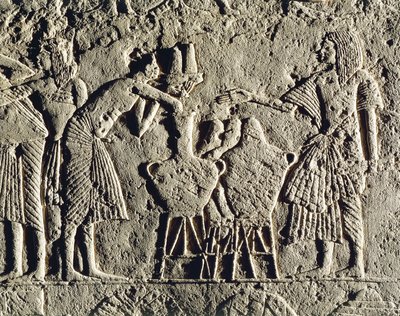 Leben in einem Militärlager: Arbeiter bei der Getränkekontrolle (Wein und Bier), Relief aus dem Grab von Horemheb in Saqqara (Detail) von Egyptian 18th Dynasty