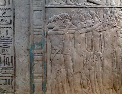 Prinzen von Nubien, Libyen, Syrien und Palästina kommen, um dem König zu huldigen, Basrelief in Kalkstein, aus dem memphitischen Grab von Horemheb in Saqqara, ägyptische Zivilisation, Neues Reich, Dynastie XVIII von Egyptian 18th Dynasty