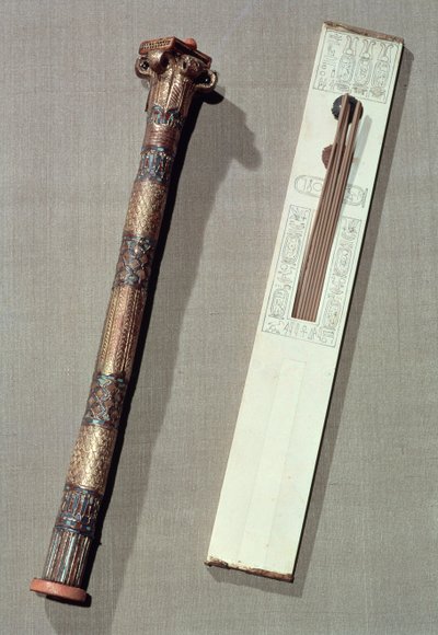 Schreibpalette und ein Etui für Schreibrohre, aus dem Grab von Tutanchamun (ca. 1370-52 v. Chr.) Neues Reich von Egyptian 18th Dynasty