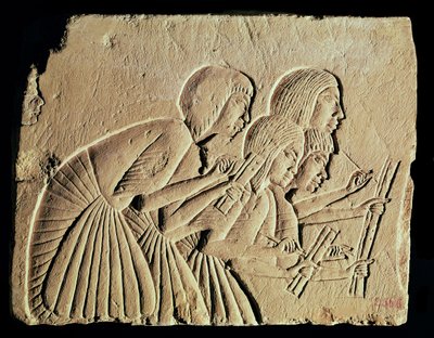 Tafel, die vier Schreiber bei der Arbeit zeigt, Neues Reich, ca. 1400 v. Chr. von Egyptian 18th Dynasty