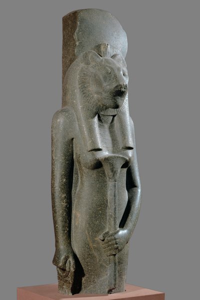 Die Göttin Sachmet mit einem Zepter in Form eines Papyrus von Egyptian 18th Dynasty