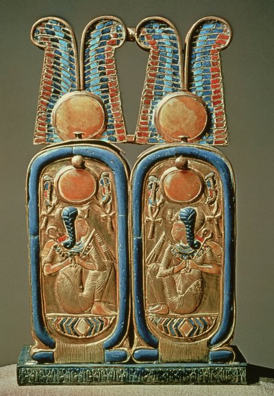 Salbenkasten in Form einer doppelten königlichen Kartusche, aus dem Grab von Tutanchamun (ca. 1370-52 v. Chr.) Neues Reich (vergoldetes Holz mit Glaspaste) von Egyptian 18th Dynasty