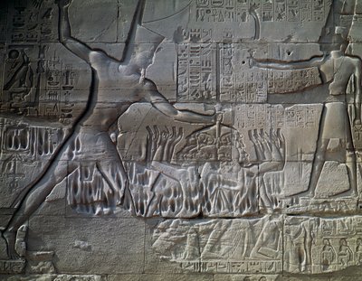 Libysche Gefangene, Relief, Außenwand der Großen Hypostylhalle, Tempel des Amun, Karnak-Tempelkomplex (Unesco-Welterbeliste) von Egyptian 19th Dynasty