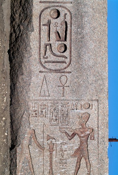 Obelisk mit Reliefs und Inschriften von Ramses II, Großer Tempel des Amun, Tanis, Ägypten, Neues Reich, Dynastie XIX von Egyptian 19th Dynasty