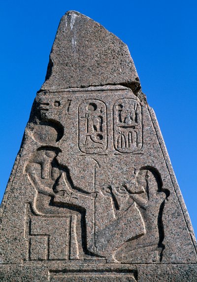 Obelisk mit Reliefs und Inschriften von Ramses II, Großer Tempel des Amun, Tanis, Ägypten, Ägyptische Zivilisation, Neues Reich, Dynastie XIX von Egyptian 19th Dynasty