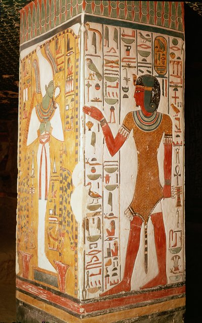 Säule, die Osiris und einen Priester in einem Pantherfell darstellt, aus dem Grab von Nefertari, Neues Reich von Egyptian 19th Dynasty