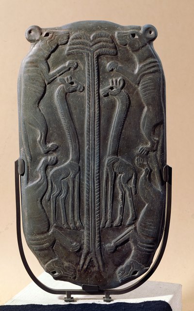 Palette, die vier Hunde und zwei Giraffen mit einer Palme darstellt, Thinitenzeit von Egyptian 1st Dynasty