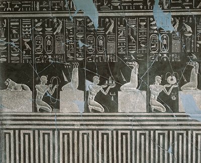 Doleritrelief von Nektanebo I., König, der Dämonen Geschenke anbietet, aus Heliopolis im Tempel von Atum von Egyptian 30th Dynasty
