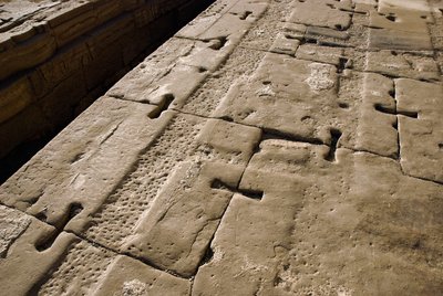 Ägyptische Antike: Detail des Daches, Hathor-Tempel, Dendera, Ägypten von Egyptian Ptolemaic Period