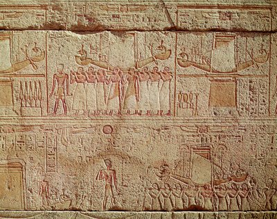 Relief, das heilige Boote zeigt, die von Priestern in Prozession getragen werden, aus dem Heiligtum von Philipp Arrhidaios (323-317 v. Chr.) Makedonische Dynastie von Egyptian Ptolemaic Period