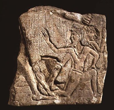 Bildhauermodell, das einen König mit einem Löwen zeigt, der Feinde erschlägt, ca. 400-201 v. Chr. von Egyptian Ptolemaic Period