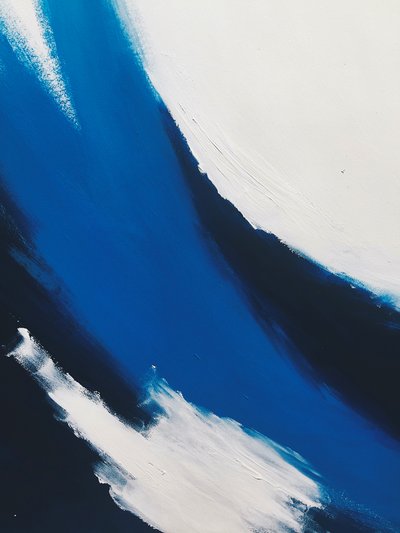 Dynamisches Blaues Abstrakt von Ejaaz Haniff