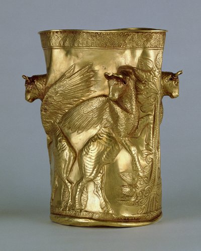Becher mit geflügelten Stieren, die einen Baum flankieren, aus Marlik, Iran, ca. 12.-11. Jahrhundert v. Chr. von Elamite