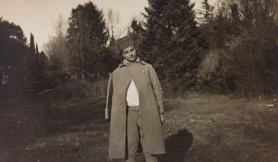 Album des Ersten Weltkriegs in Friaul-Julisch Venetien: Porträt eines österreichischen Gefangenenkadetten in der Villa Brazzà, Heimat des 17. Kriegskrankenhauses in Soleschiano Manzano von Elena Bianconcini