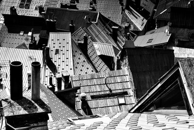 Geometrische Stadtdächer von Elena Raceala