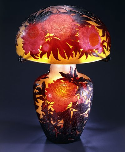 Eine doppelt überlagerte und geätzte Glas-Tischlampe von Emile Galle