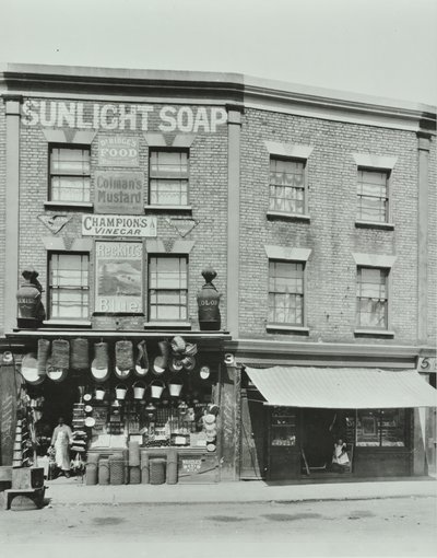 Gainsborough Road 3-4: Vorderansichten, London, 1899 von English Photographer
