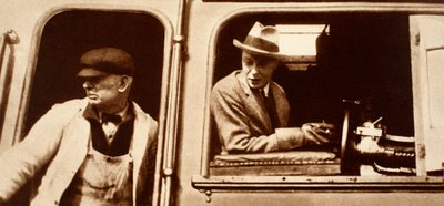 Ein Lokführer übergibt an König Edward VIII. in Kanada, 1920er Jahre von English Photographer