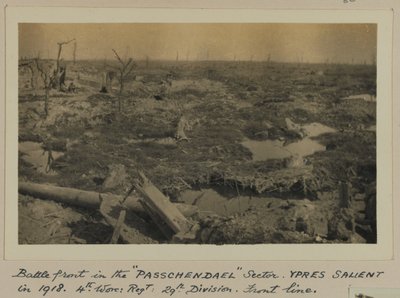 Kampffront im „PASSCHENDAEL“-Sektor, YPRES-Bogen im Jahr 1918, 4. Worc: Regt: 29. Division, Frontlinie von English Photographer