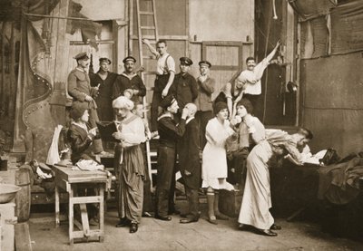 Hinter den Kulissen: Vorbereitung auf Amateurtheater, Handforth, Illustration aus Deutsche Gefangene in Großbritannien von English Photographer