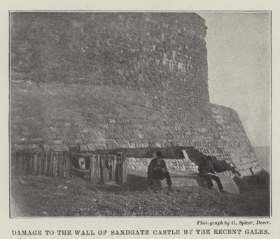 Schäden an der Mauer von Sandgate Castle durch die jüngsten Stürme von English Photographer