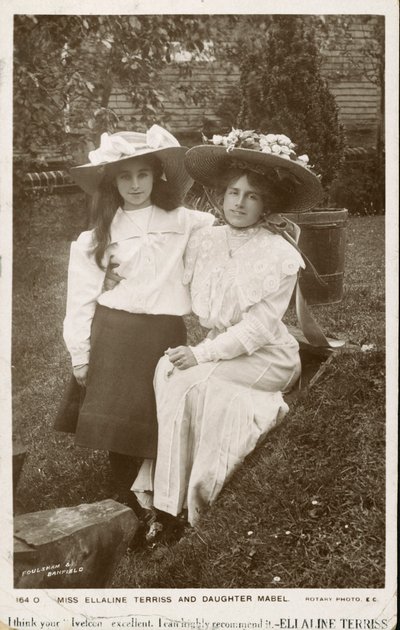 Ellaline Terriss, englische Schauspielerin und Sängerin mit ihrer Tochter Mabel von English Photographer