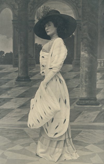 Hermelinumhang mit Hermelin auf beiden Seiten und passendem großen Muff, auch in Eichhörnchen von English Photographer