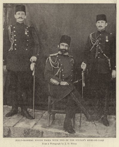 Feldmarschall Edhem Pascha mit zwei Adjutanten des Sultans von English Photographer