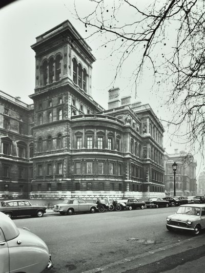 Außenministerium, Whitehall, Westminster LB: Erhebung zu Saint Jamess Park, 1896 von English Photographer