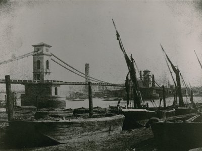 Gesamtansicht der Hungerford Bridge von English Photographer