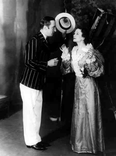 George Curzon als Algernon Moncrieffe (Algy) und Ursula Jeans als Cecily Cardew in 
