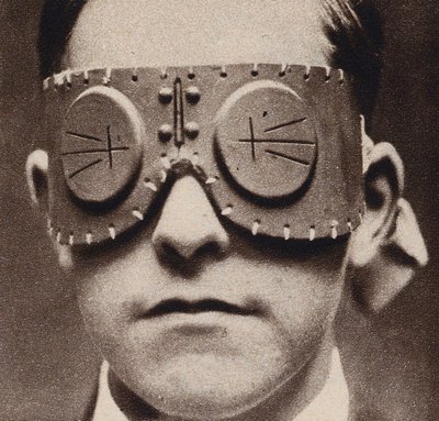 Schutzbrille gegen Granatsplitter, Erster Weltkrieg von English Photographer