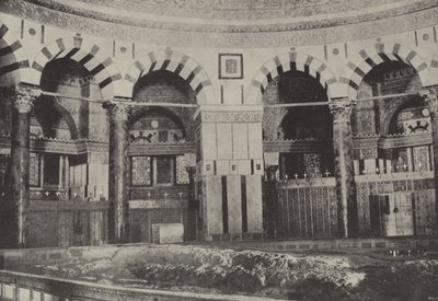 Inneres der Omar-Moschee, stehend über dem Felsen, wo Abraham gedacht wird, geopfert zu haben von English Photographer