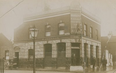 Lads of the Village, Mary Anne Street, Stepney, London von English Photographer