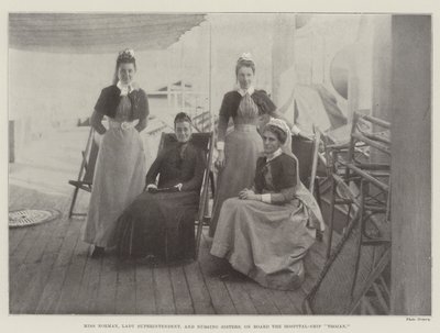 Fräulein Norman, Oberschwester, und Krankenschwestern an Bord des Hospitalschiffs Trojan von English Photographer