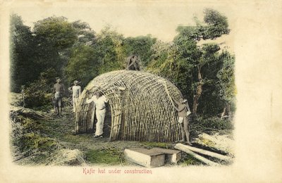 Einheimische Hütte im Bau von English Photographer