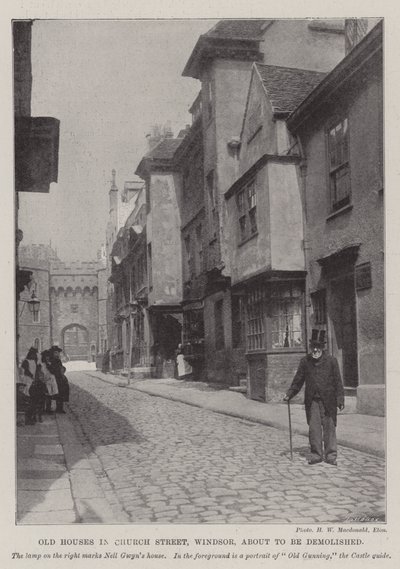 Alte Häuser in der Church Street, Windsor, die abgerissen werden sollen von English Photographer