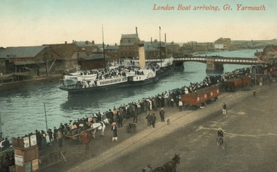 Raddampfer aus London kommt in Great Yarmouth, Norfolk an von English Photographer