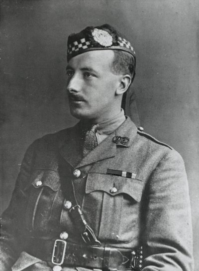 Porträt von Hauptmann Arthur Henderson VC, 2. Bataillon Argyll und Sutherland Highlanders, 1915 von English Photographer
