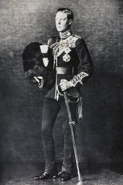 Porträt von Edward, Prinz von Wales, in seiner Uniform als Oberst der Welsh Guards von English Photographer