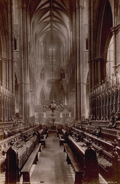Postkarte mit einem Bild des Inneren des Chors der Westminster Abbey von English Photographer