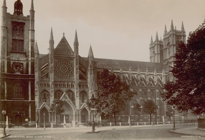 Postkarte mit einem Bild der Nordseite der Westminster Abbey von English Photographer