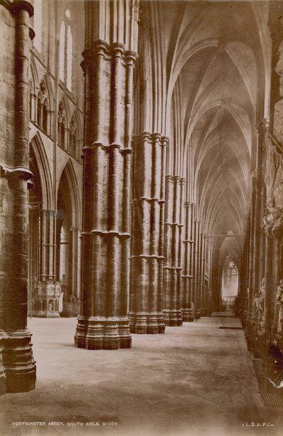 Postkarte mit einem Bild des südlichen Seitenschiffs der Westminster Abbey von English Photographer